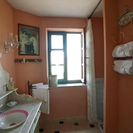 D'hotes La Margotte Bed & Breakfast